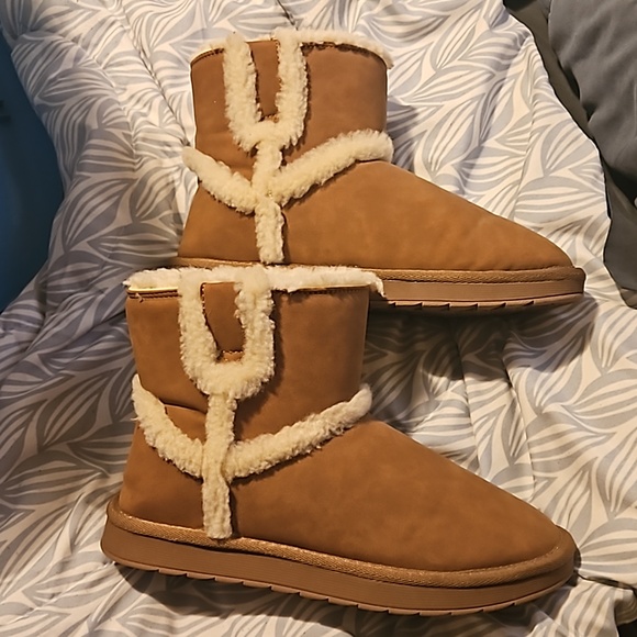 NWOT CALL IT SPRING | Women’s Vegan Warmm Faux Sheepskin Short Boots Cognac 9 - Picture 11 of 11